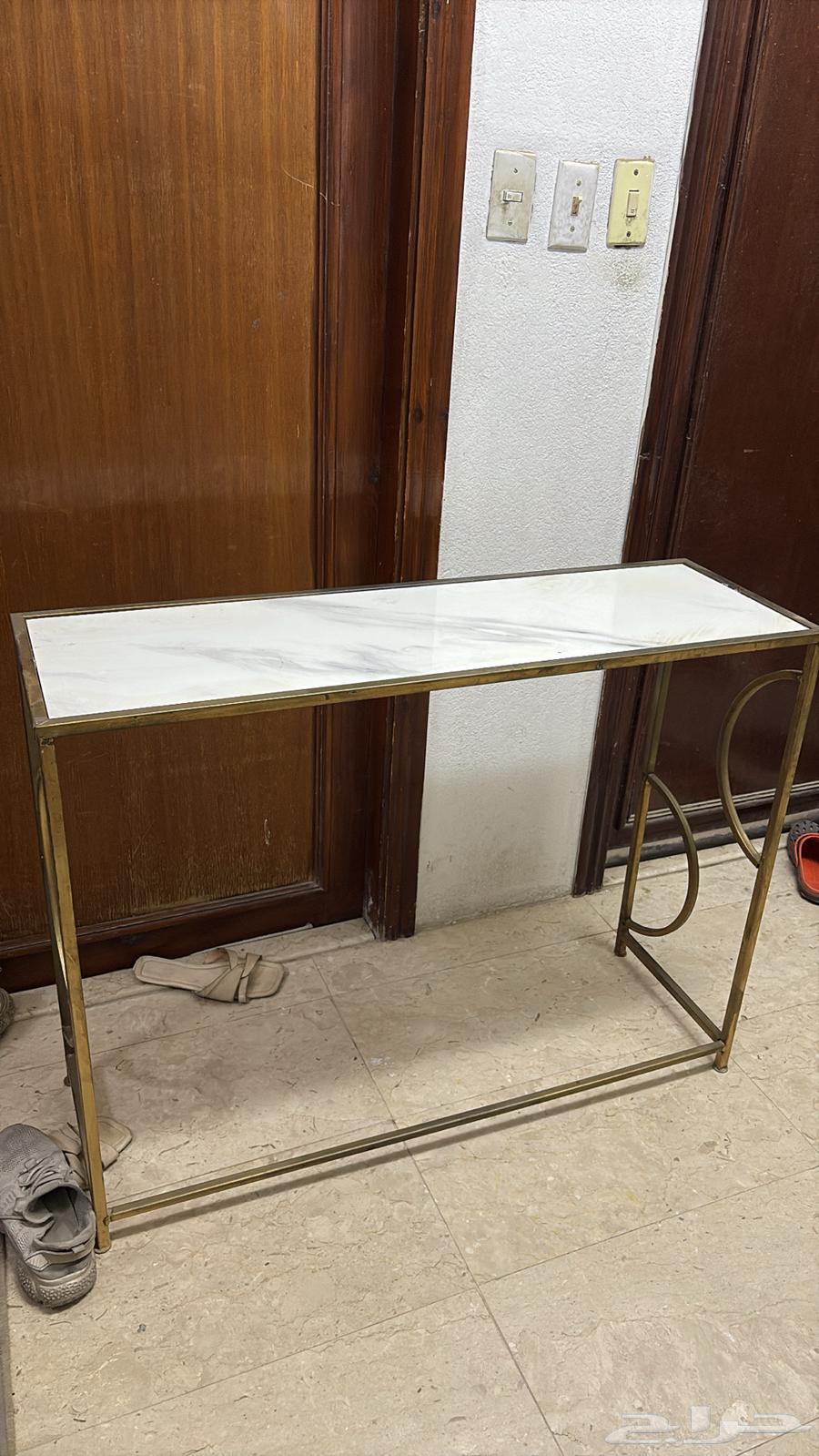 طاوله استقبال نظيفه وجديده64441377585665111