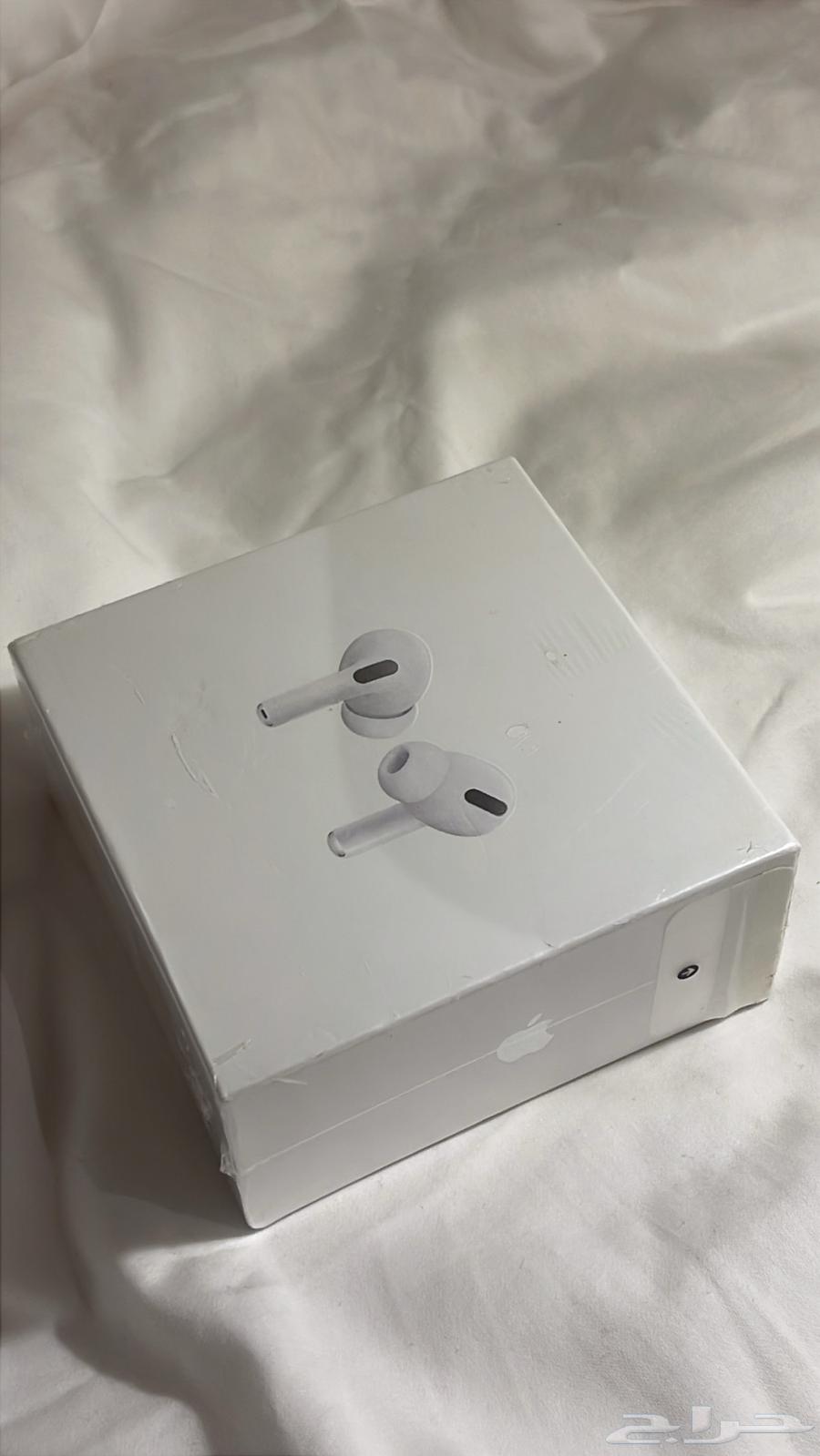 Second-generation AirPods Pro with MagSafe Charging Case64441103758337110