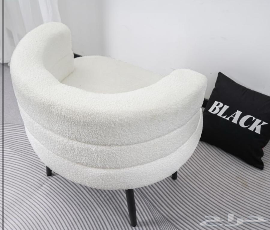 A brand new boucle chair, I swear only what I need, price is negotiable64433780112642114