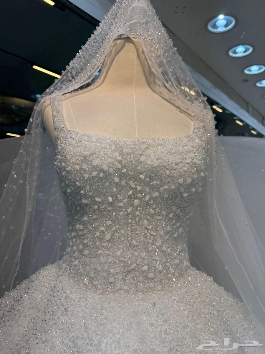 Wedding dress available in all sizes, adjustable from the back64441924682497111