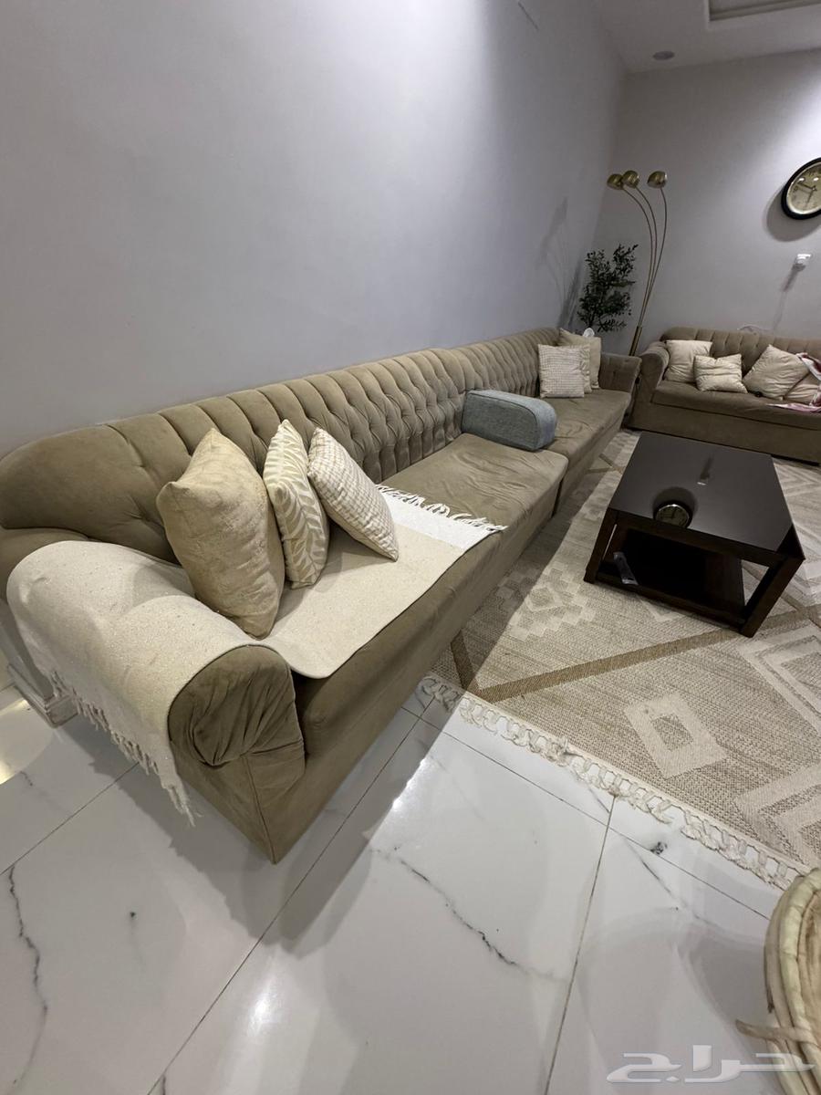 كنب شبه جديد مع كنبتين فردي64436937048578110