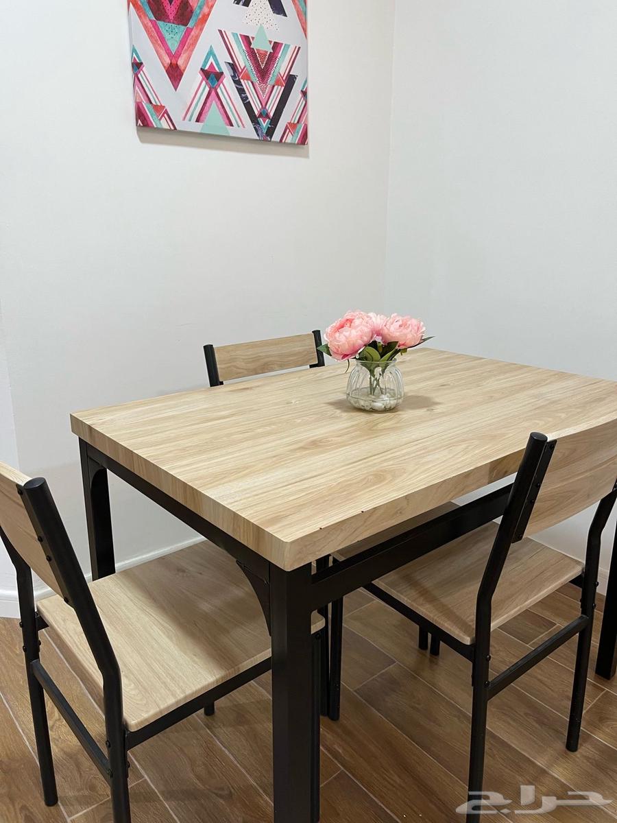 طاولة طعام للبيع ممتازة وجديدة64436722135170111