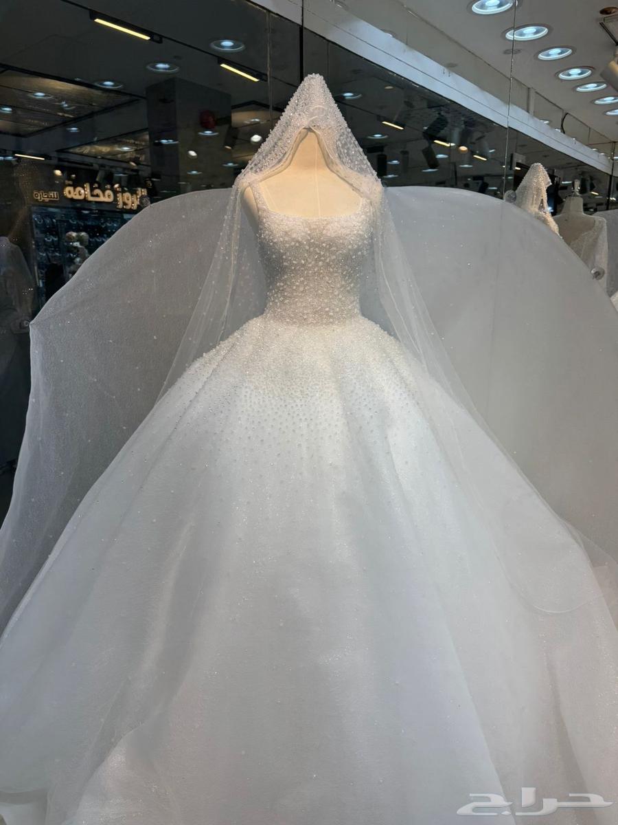 Wedding dress available in all sizes, adjustable from the back64441924682497110