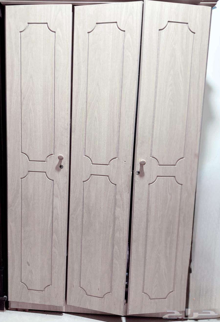 سرير نفر و نص مع المرتبه و دولابين64435957456387110