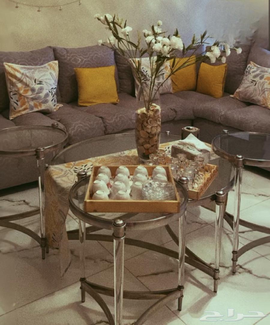 The guest table has been rarely used; reason for sale is changing the table64440670217986110