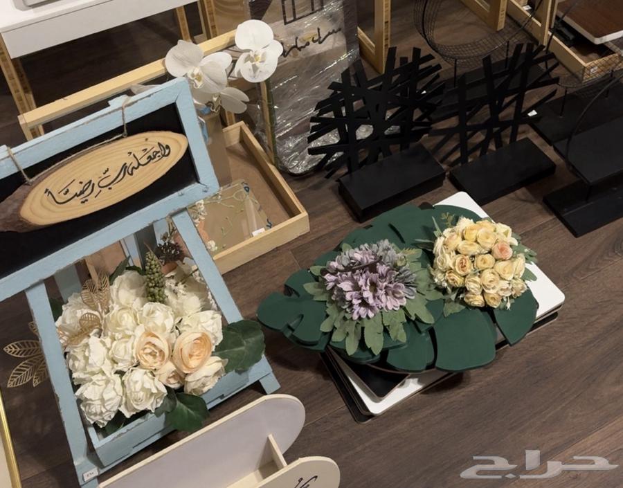 بضاعة محل هدايا وتحف64437449872770114