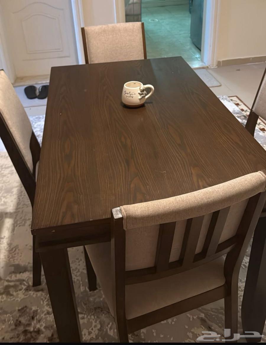 سفره اربع كراسي نضيفه جدا من هوم سنتر 600 غير قابل للتفاوض64438672401411111