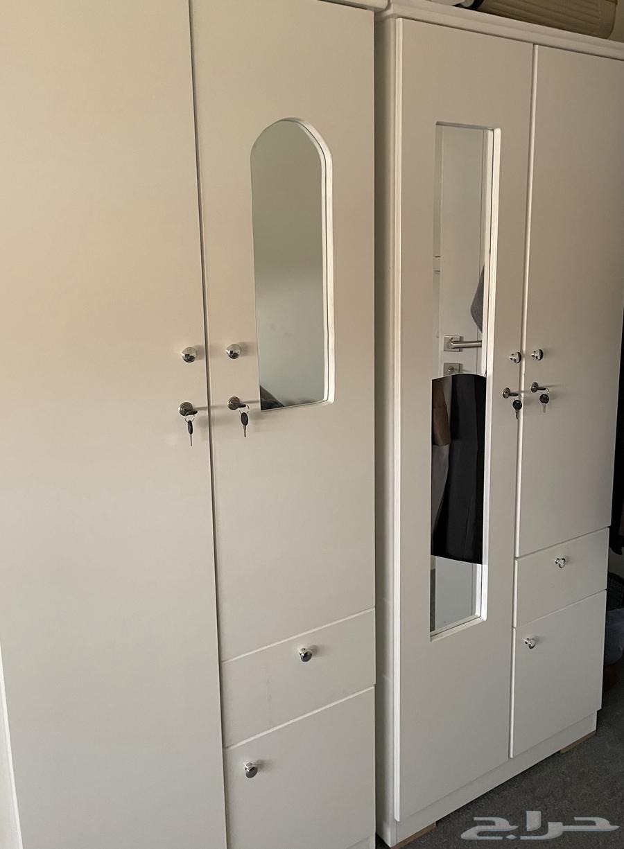 تلفزيون و طاولة و دولاب64436386746243111