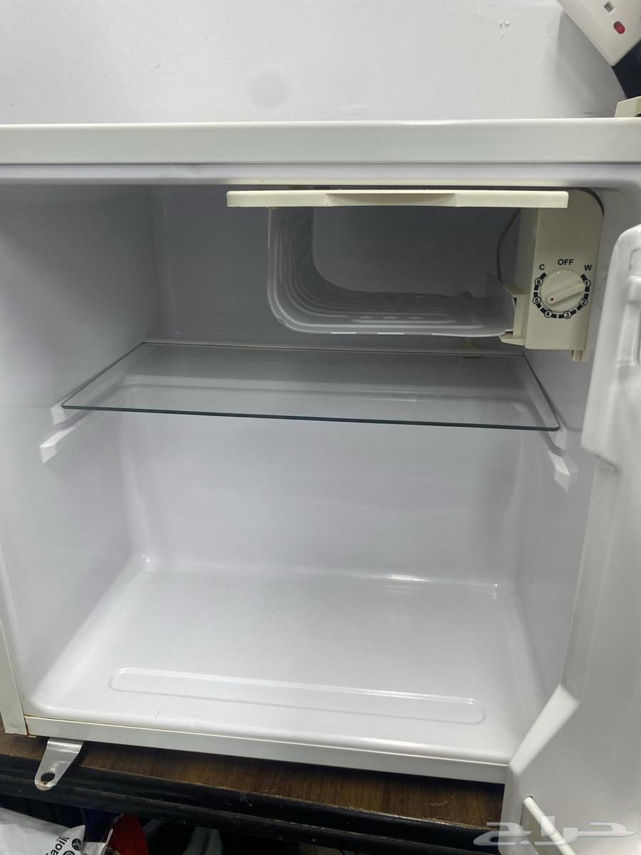 ثلاجة مكتبيه صغيرة نظيفة للبيع( خط110)64436521048451112