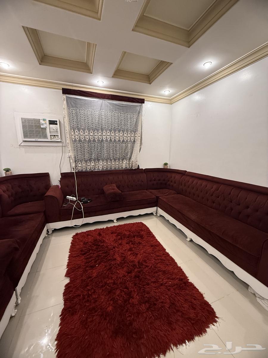 كنب احمر مع فراش لاكن فيه ركن السفنج حقه داخل جوه السعر 80064440573880578110