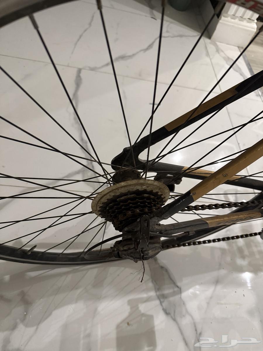 دراجه رياضيه خفيفه الوزن تم البيع64435463471107111