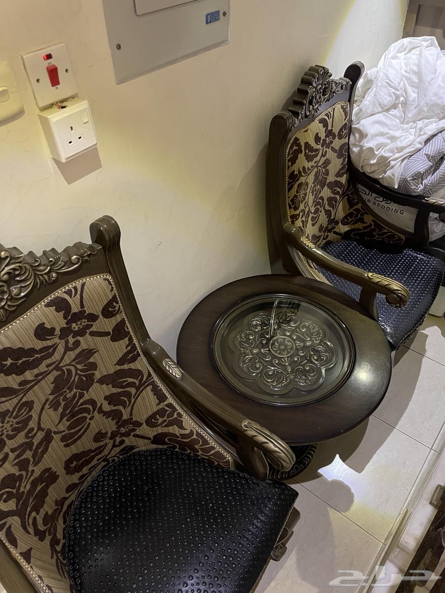 للبيع قطعتين كرسي فخم وجلد مع الطاوله64440083236994111
