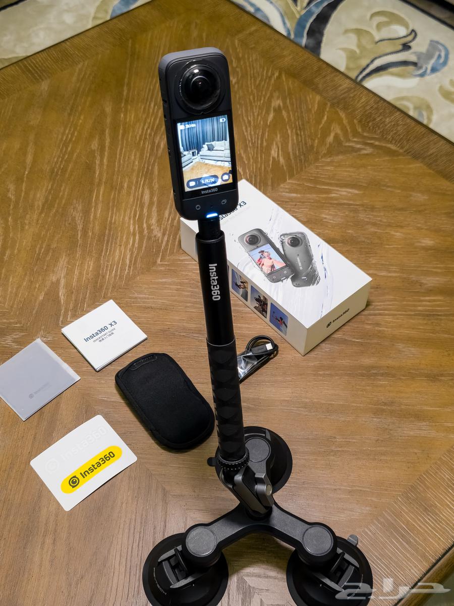 Insta360 360-degree camera with accessories64439458548865111