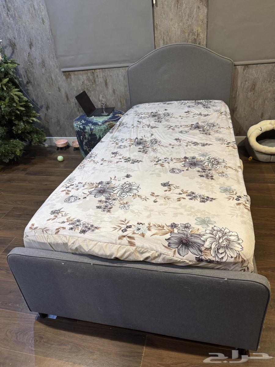 دولاب و سرير مستعمل من ايكيا ( تم بيع الدولاب)64440397311873113