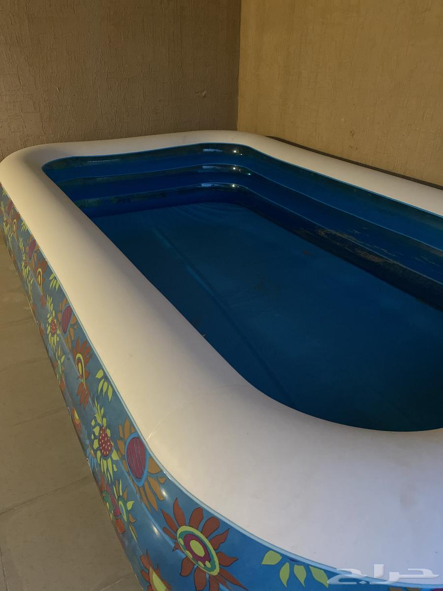 Large swimming pool64439361760513111