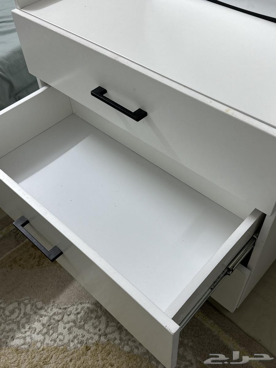 تسريحه جديده للبيع مع مرايتها و كنبه ايكيا64435067986818114