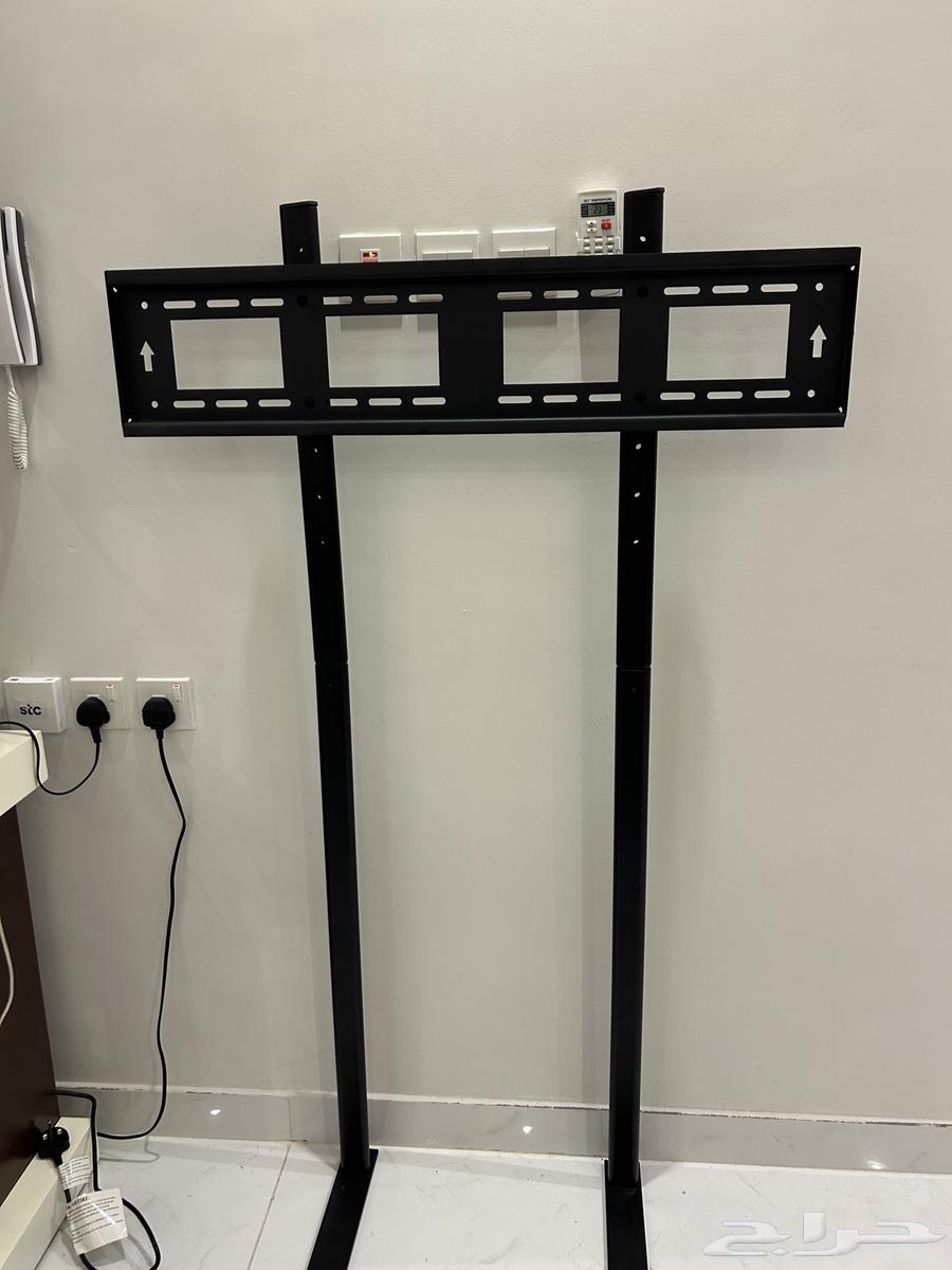 Strong 55-inch to 80-inch TV mount for sale.64442241118081110