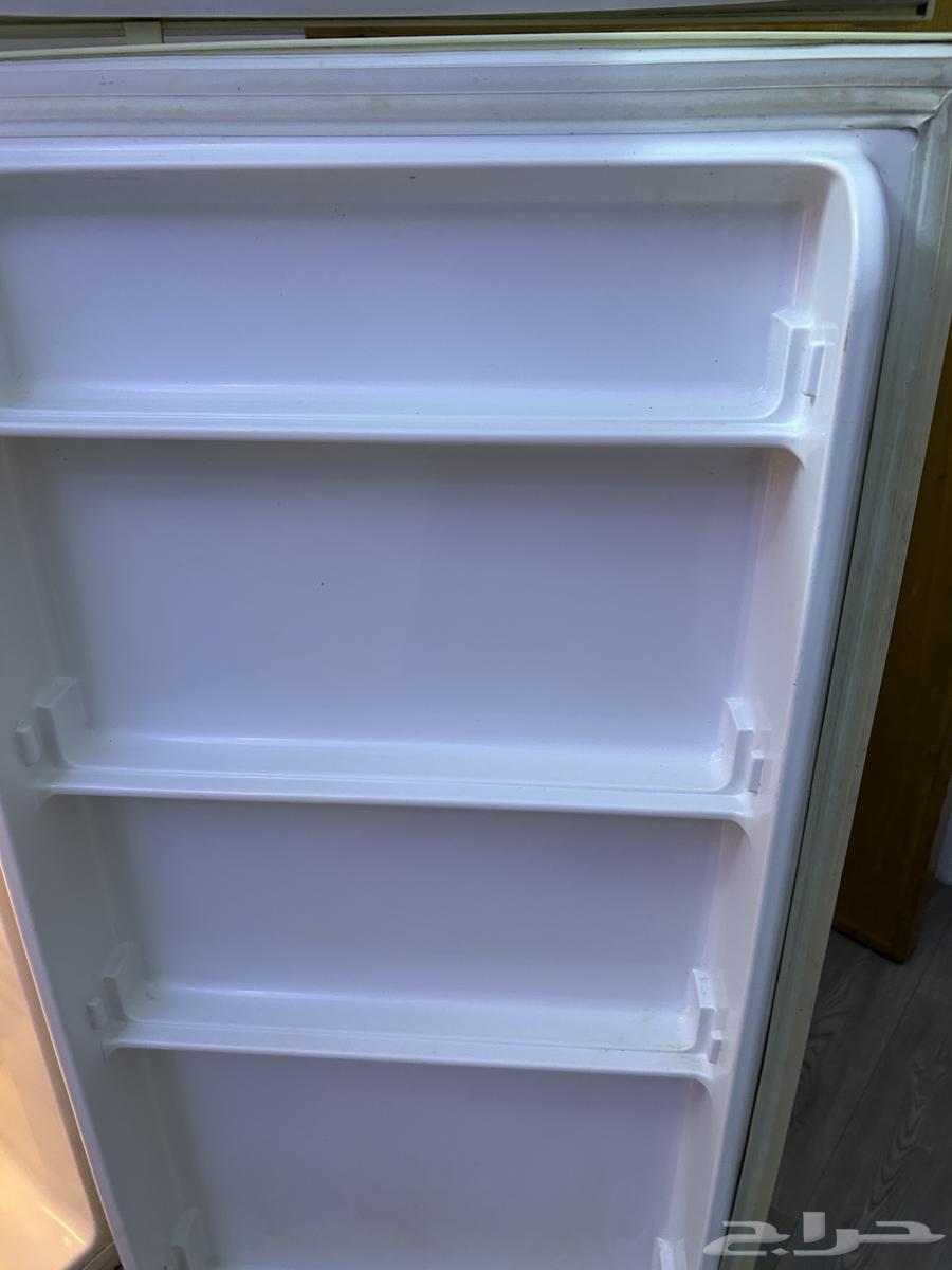 ثلاجه حجم وسط نظيفه ينقصها الرفوف64441253698819112