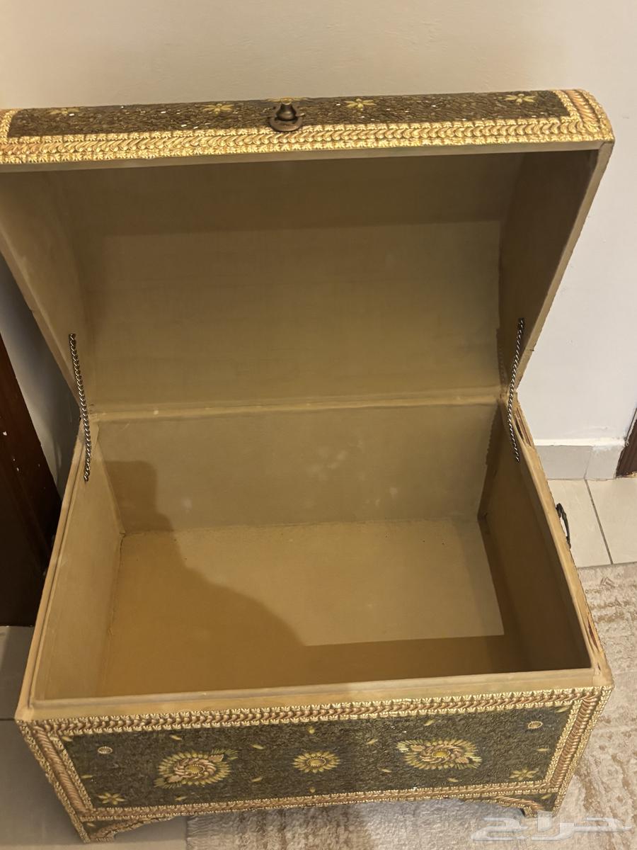 Children's chair used moderately and a carpet box64437759897859112