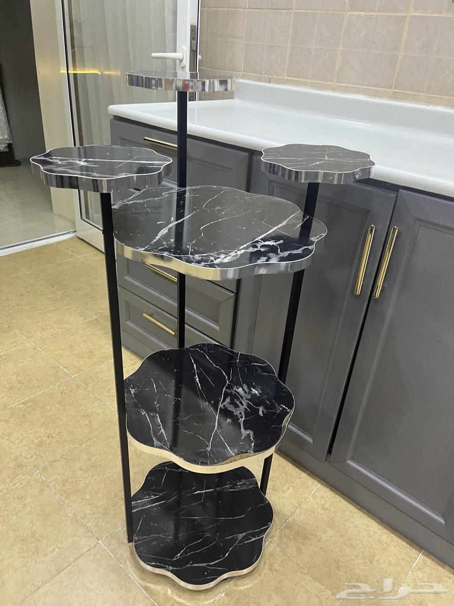 طاولة خشبية وحديد لون اسود 50ريال64439918043009111