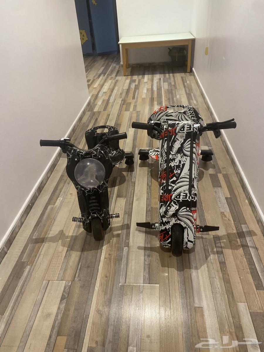 Two scooters for sale, one large and one small with Bluetooth, both 50064438283801474110