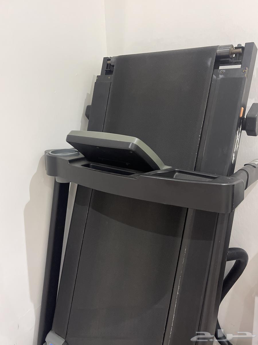 Row of rockets64440628938241110