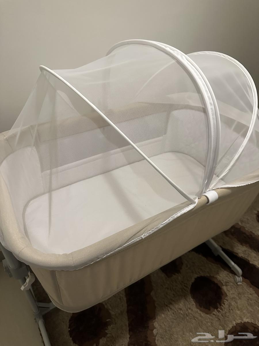 سرير اطفال شبه جديد لون بيج السعر 25064433686512001112