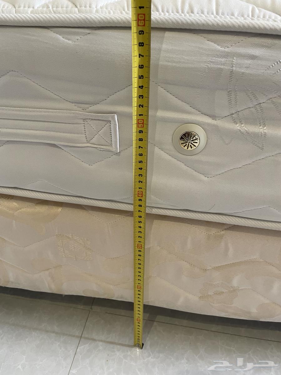 Bed, mattress, and headboard64437059084931112