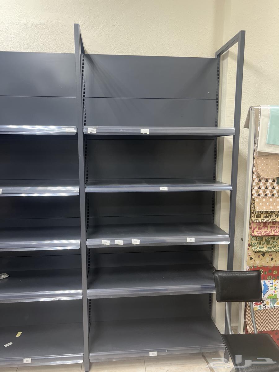 Merchandise shelves64438042431234113