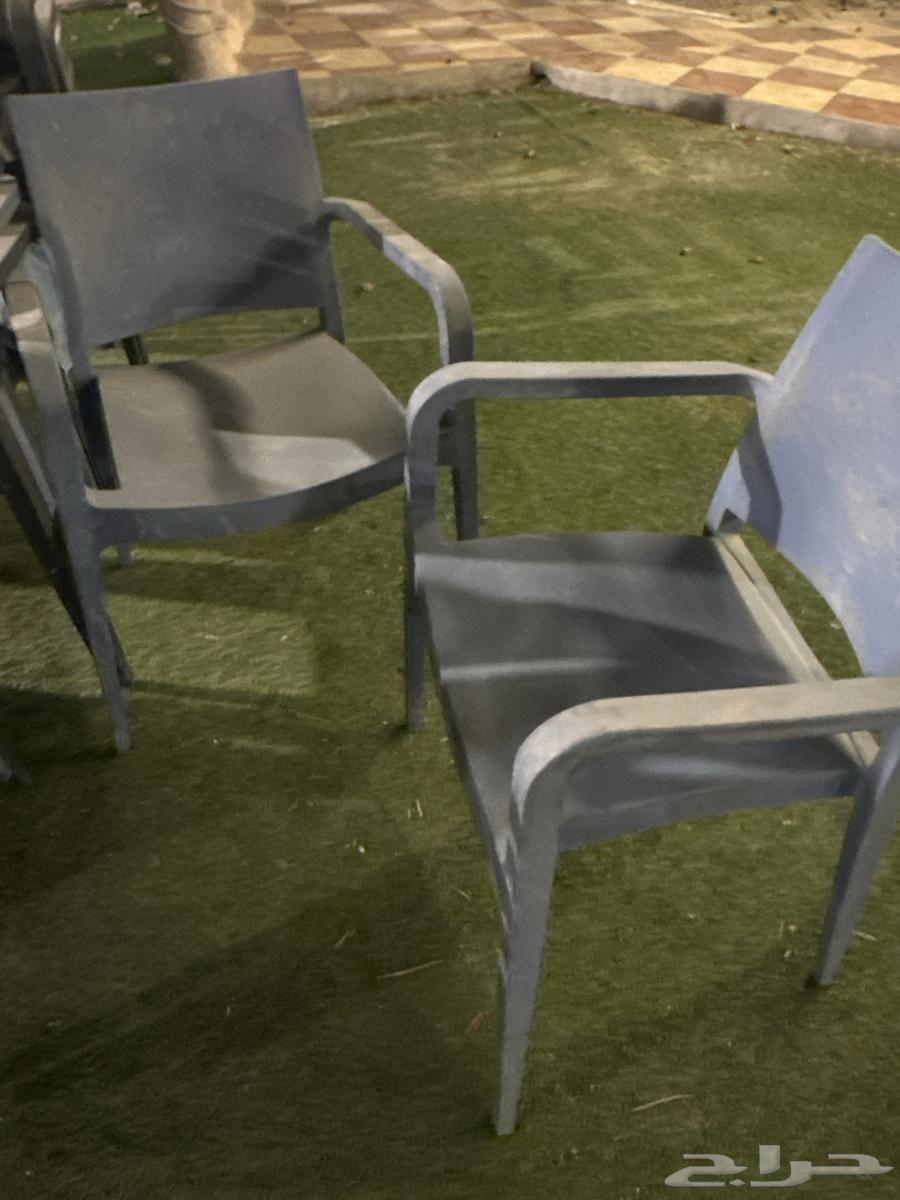 Iron tables with heater and chairs64433780041603111