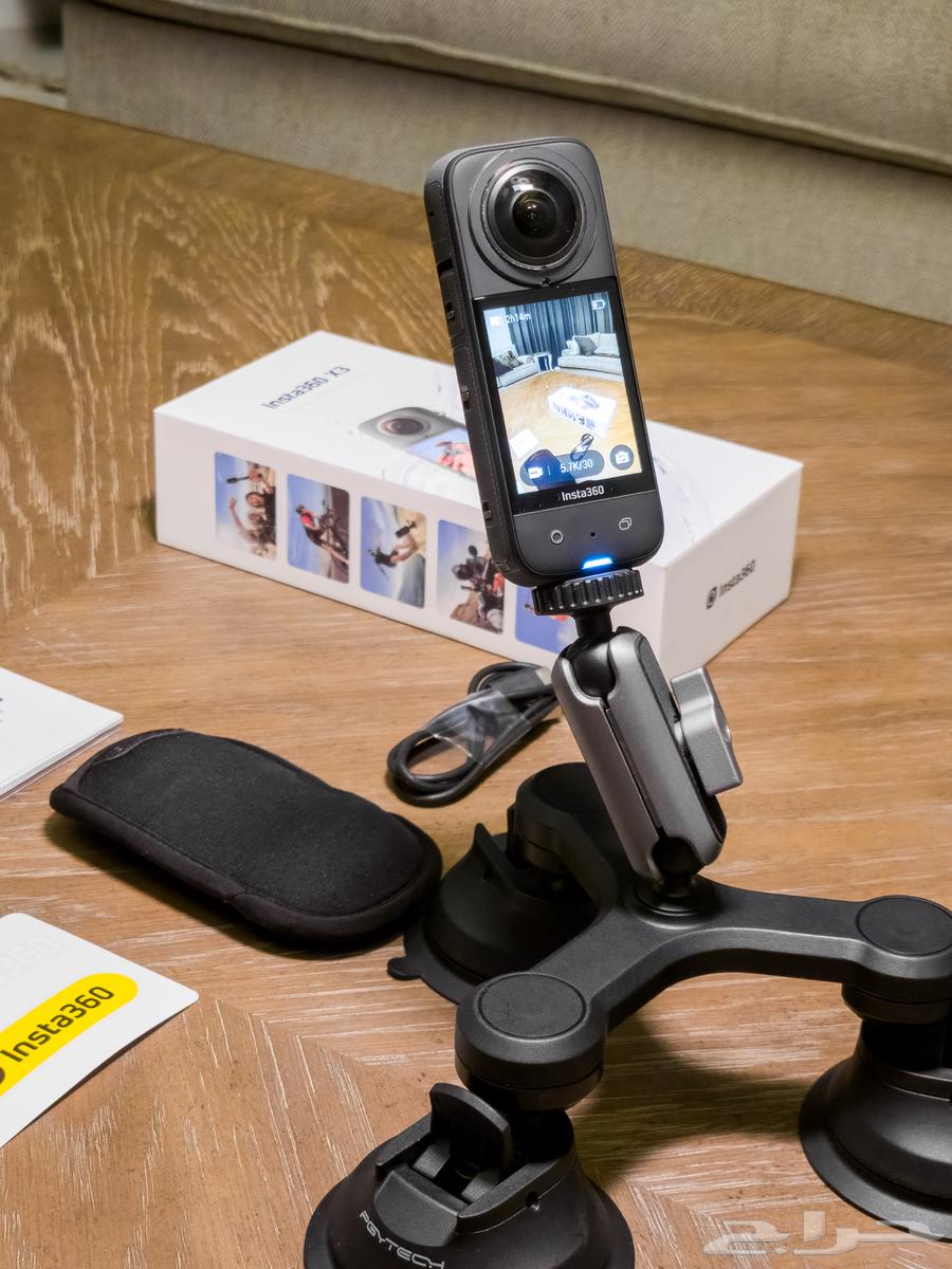 Insta360 360-degree camera with accessories64439458548865112