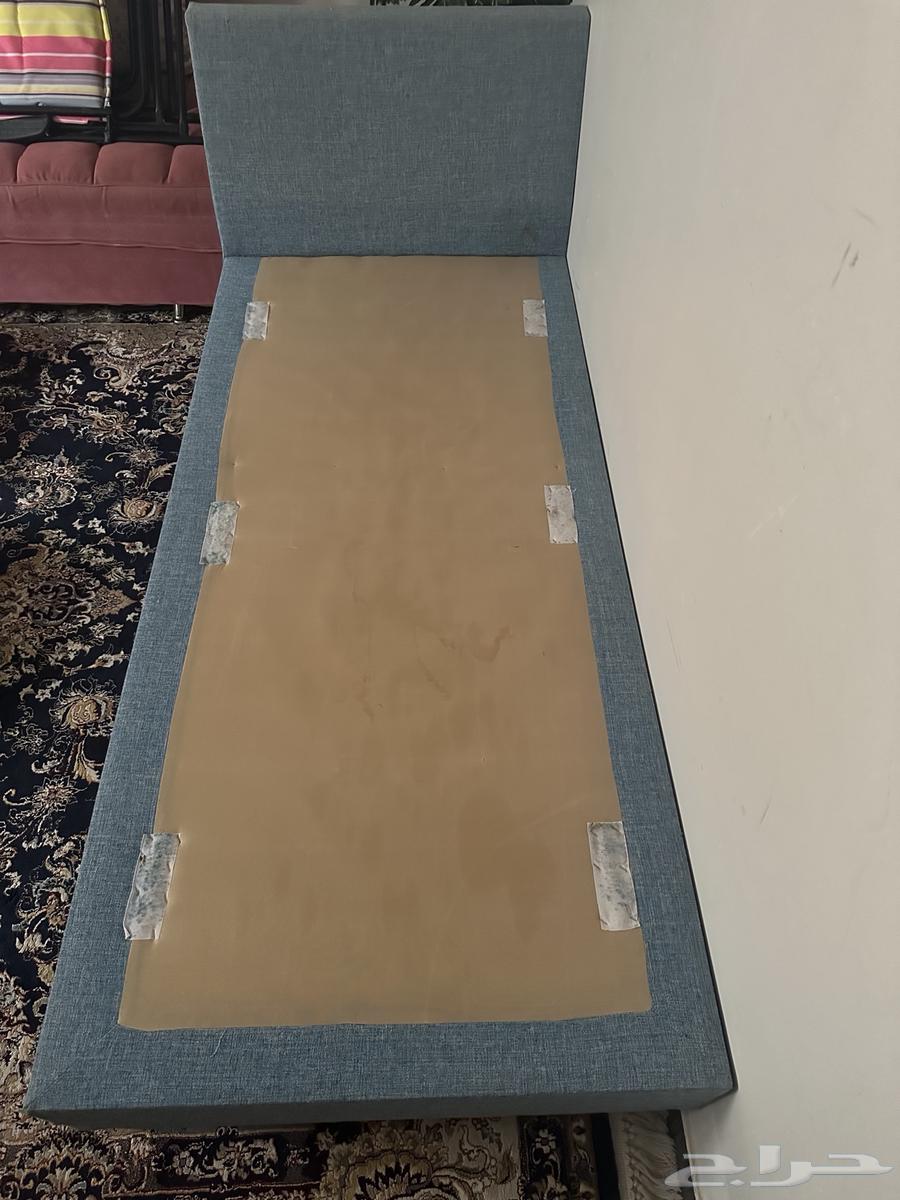 Single bed for sale, custom-made, 2 meters by 1 meter, like new64438847843715110