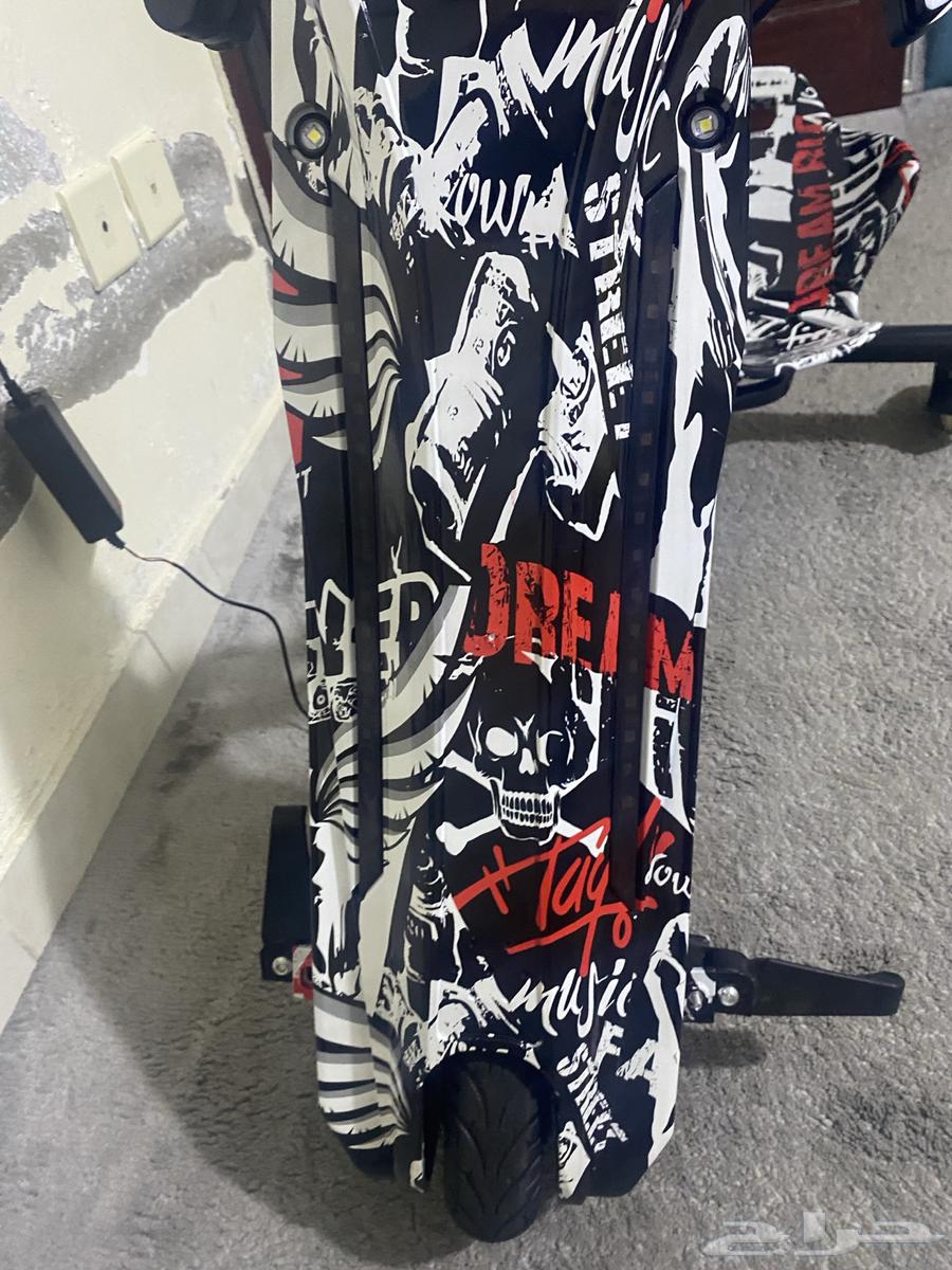 السكوتر لبيع على السوم مع جميع اغراضه64437355625218114