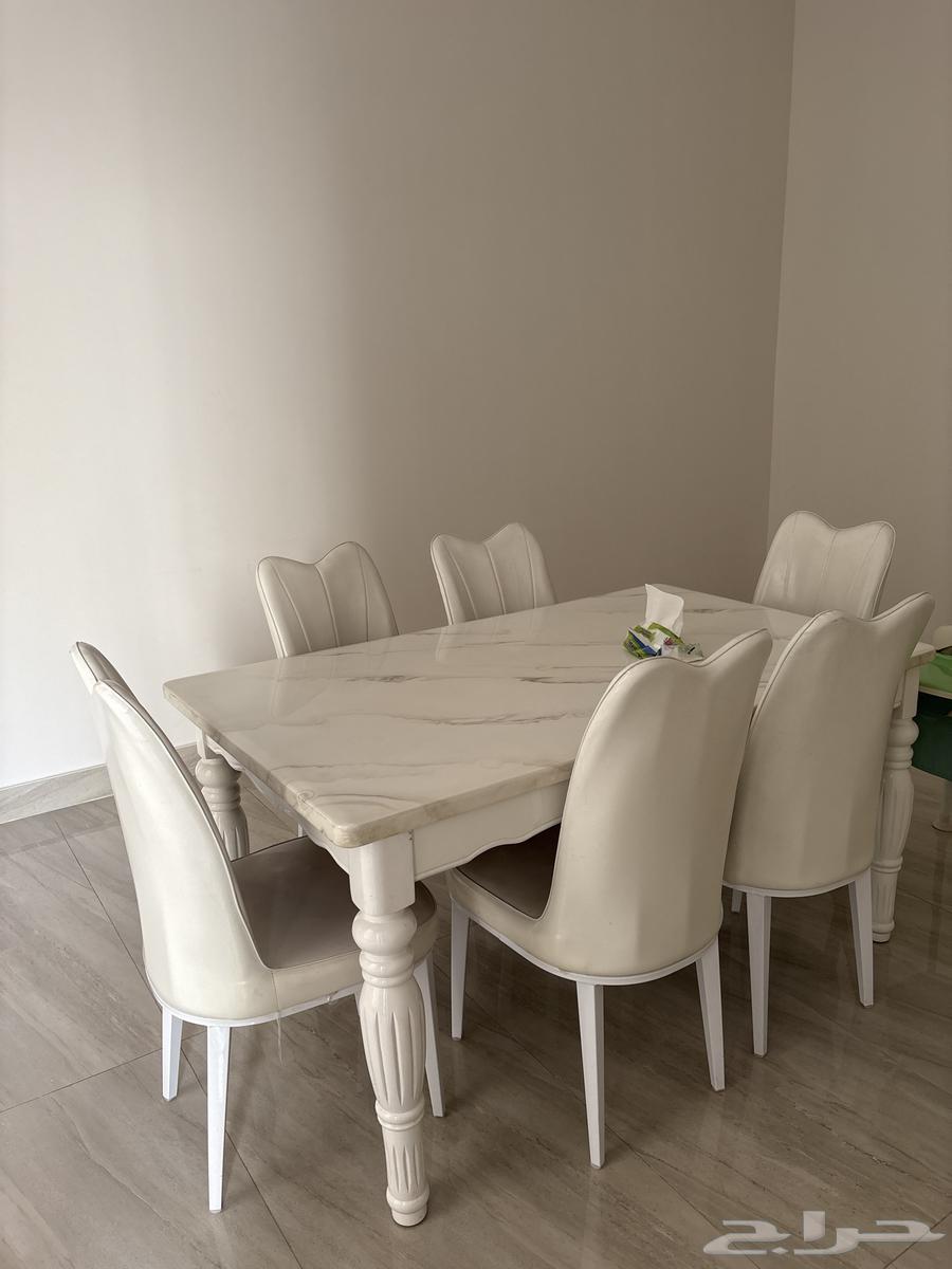 Dining table with 6 chairs64437840770178110