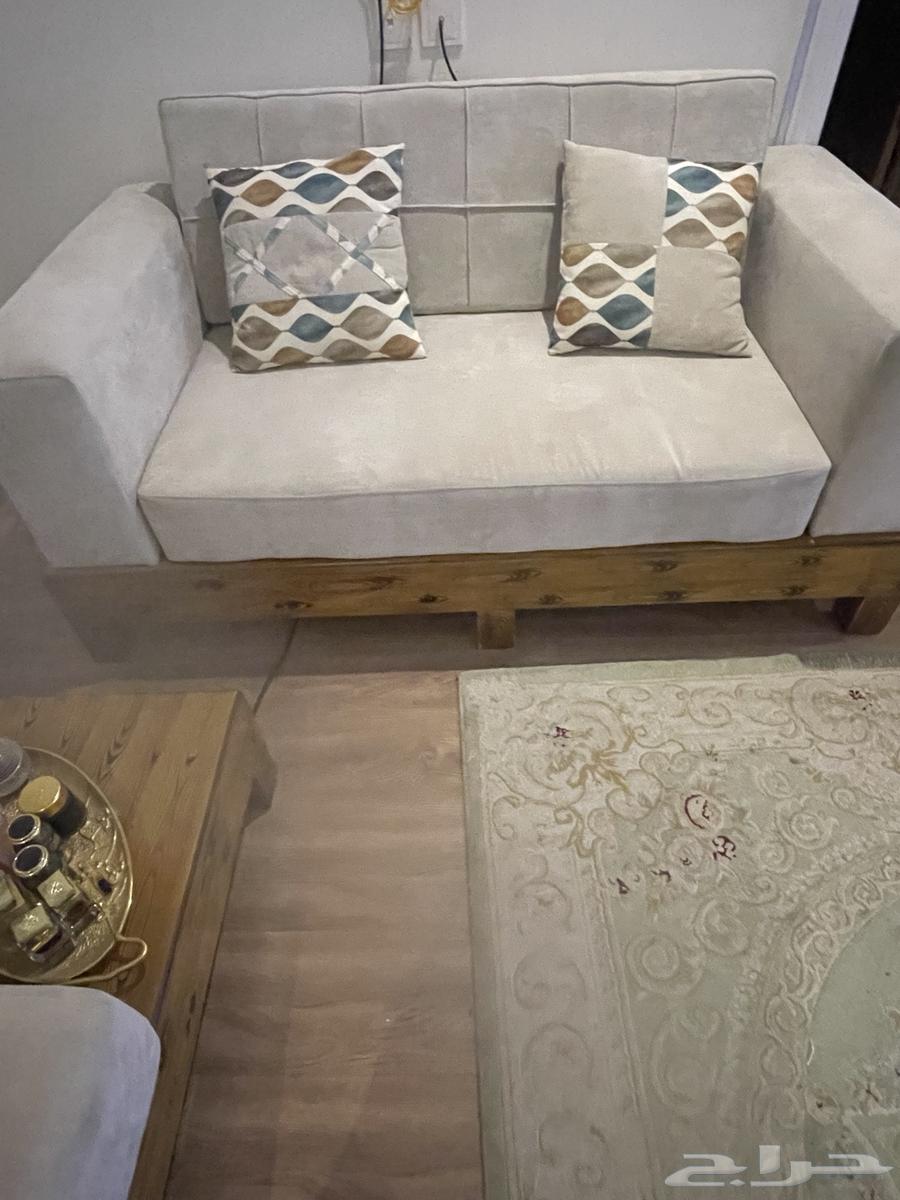 Clean and undamaged sofa64442159121794110