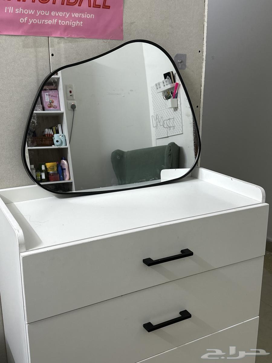 تسريحه جديده للبيع مع مرايتها و كنبه ايكيا64435067986818111