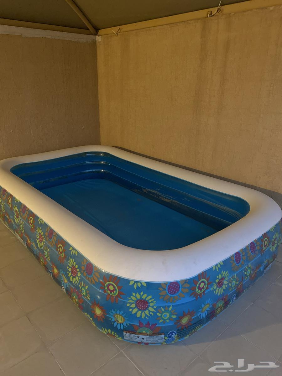 Large swimming pool64439361760513110