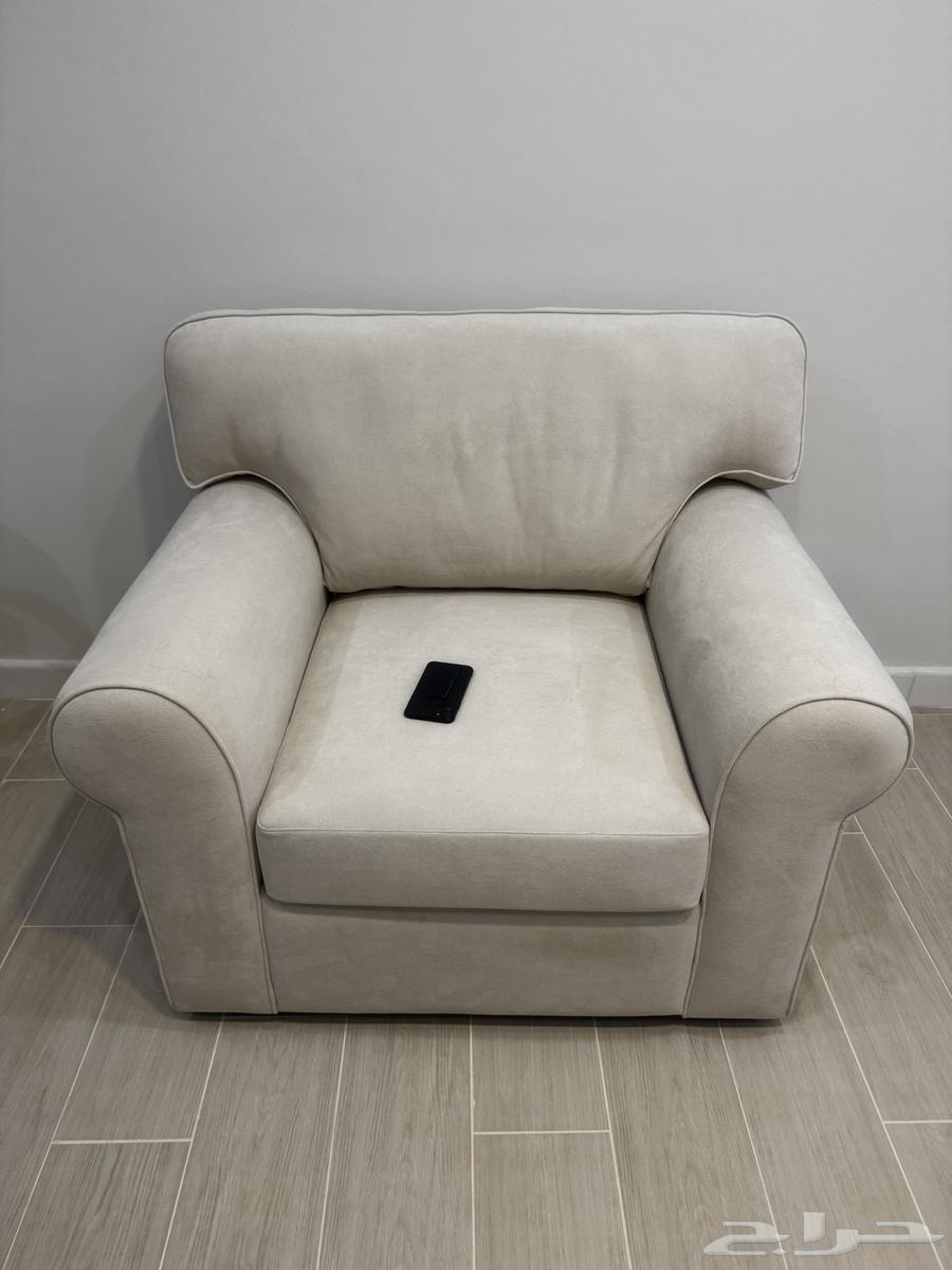 New beige single sofa, very clean, for sale at asking price (Al-Madina)64437342136322112