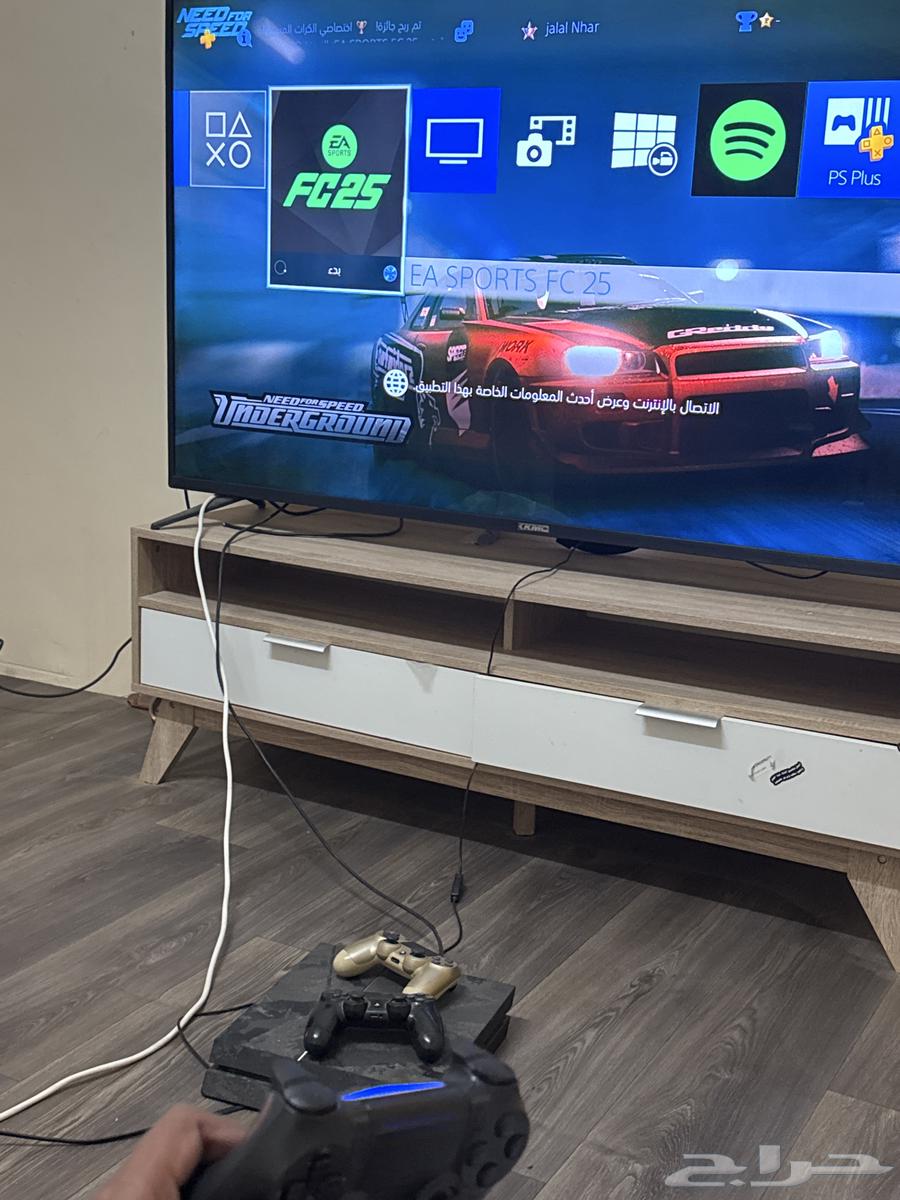 للبيع سوني فور شرط معاها 3 يدات وفيفا 202564436735586177110