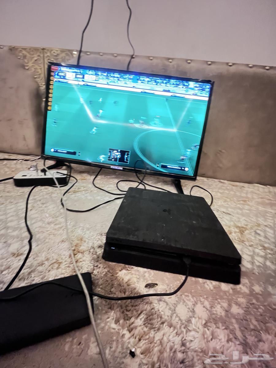 For sale, Sony 4 in good condition with controller and cable, the Sony is clean64439347701251110