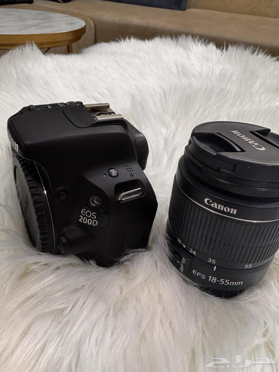 Canon cameras and photography studio with flashes64440519625857110