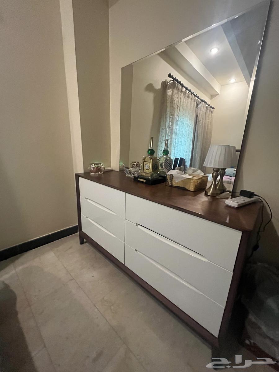 غرفة نوم خشب ماليزي سنتر بوينت   استخدام نظيف . مع مرتبه64438230405249114