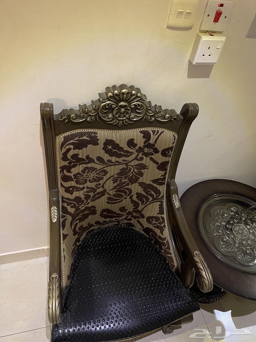 للبيع قطعتين كرسي فخم وجلد مع الطاوله64440083236994110