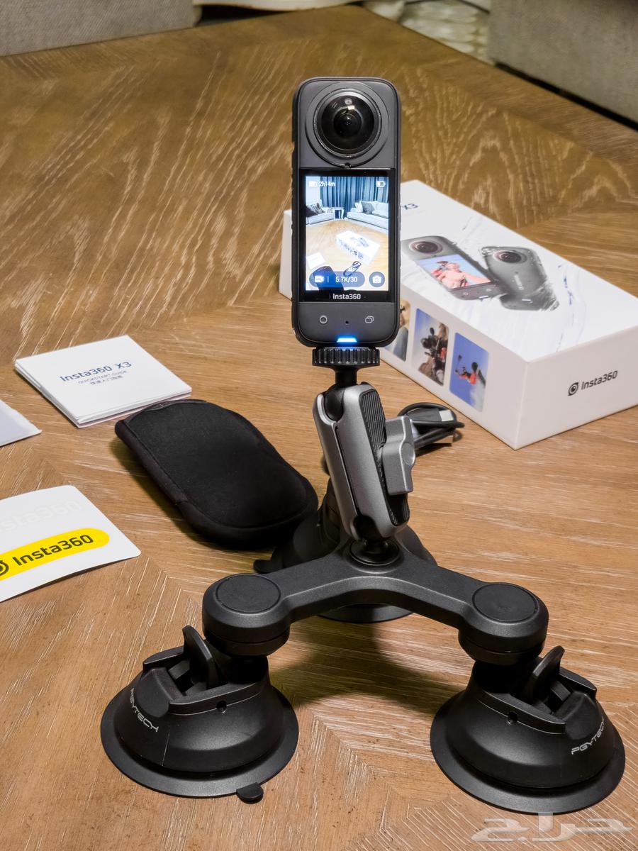 Insta360 360-degree camera with accessories64439458548865113