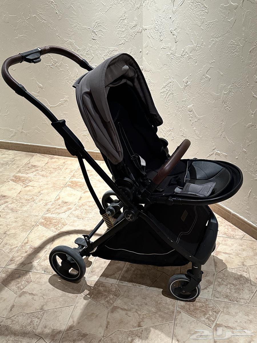 Lovely baby stroller in excellent and clean condition.64440151041025110