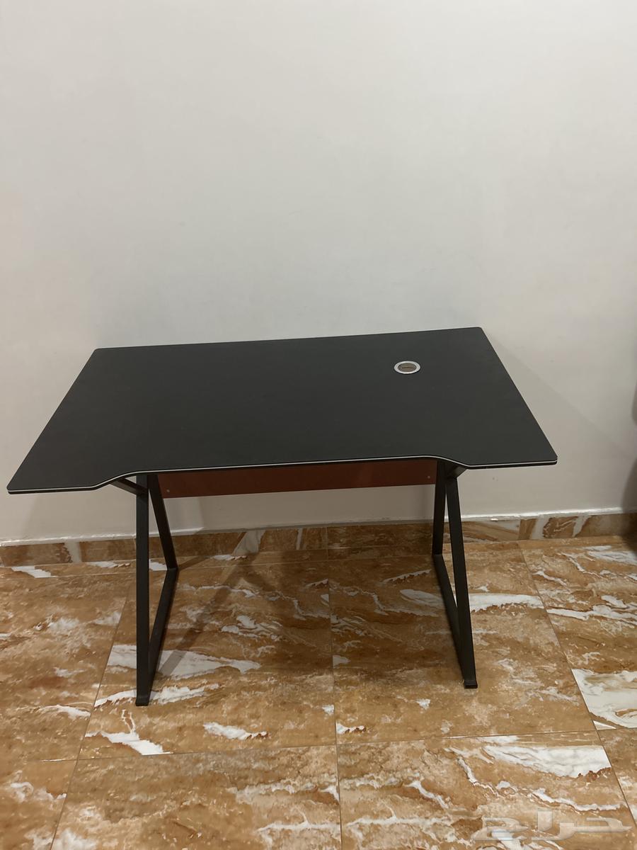 طاوله قيمنق شريتها من نون اصليه قعدت معي شهرين استخدام حشمه64437167054339110