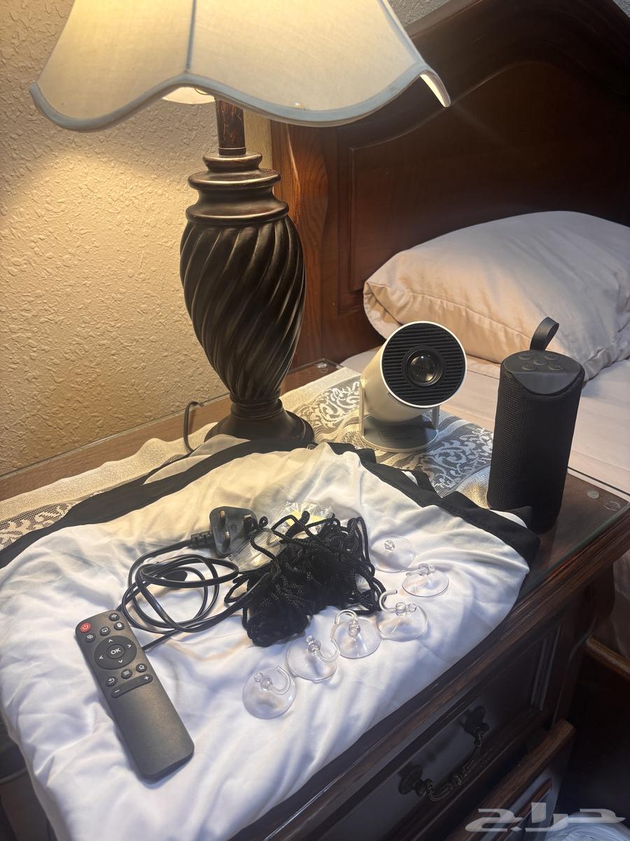 Almost new projector with all accessories64438310945665110