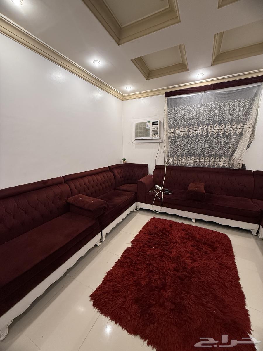 كنب احمر مع فراش لاكن فيه ركن السفنج حقه داخل جوه السعر 80064440573880578112