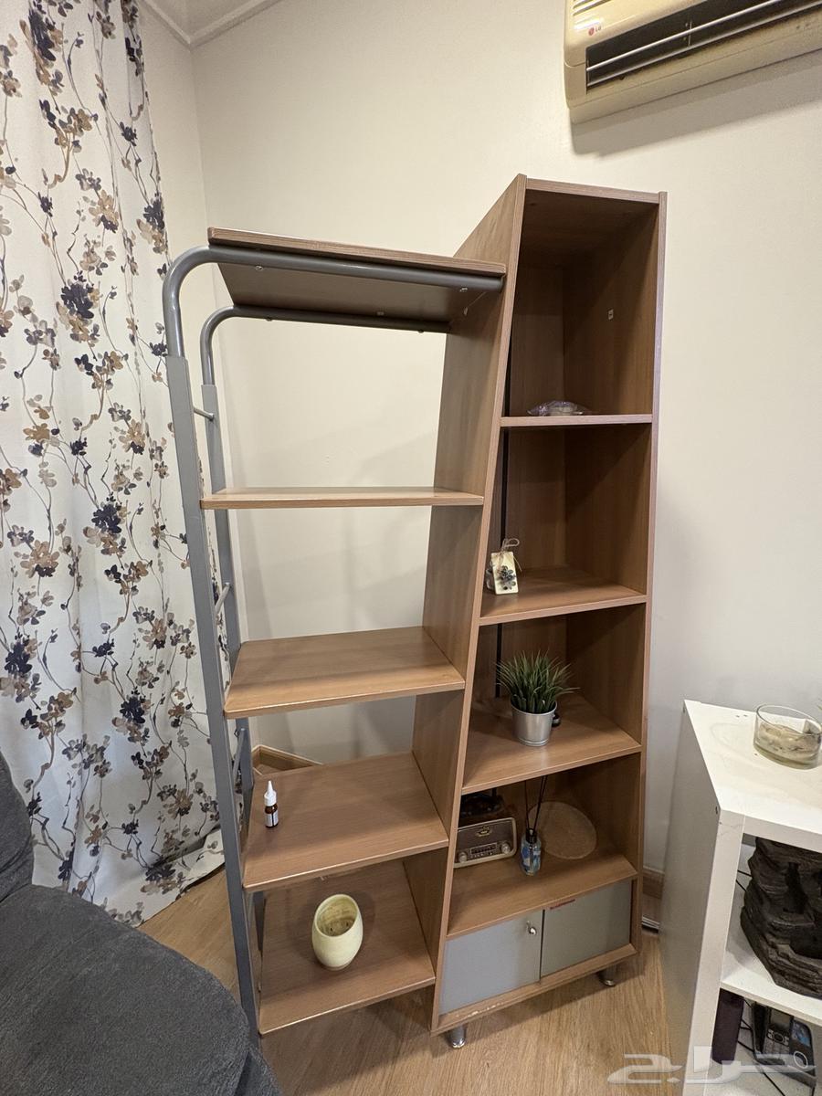 تلفزيون ودولاب رفوف وطاوله صغيره للبيع64438015528833111