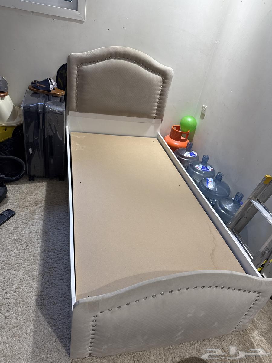 سرير خشبي للبيع64438109846401110
